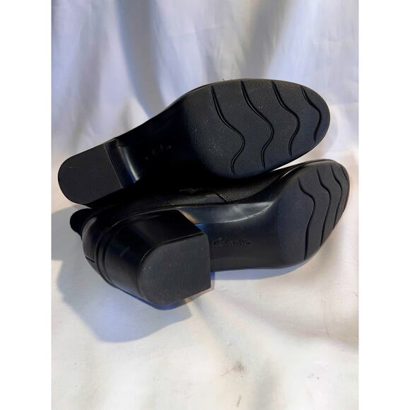 CLARKS EMSLIE TWIST BLACK LEATHER BOOTIE ANKLE BOOT SIDE ZIP SZ 6.5 M - Picture 5 of 7